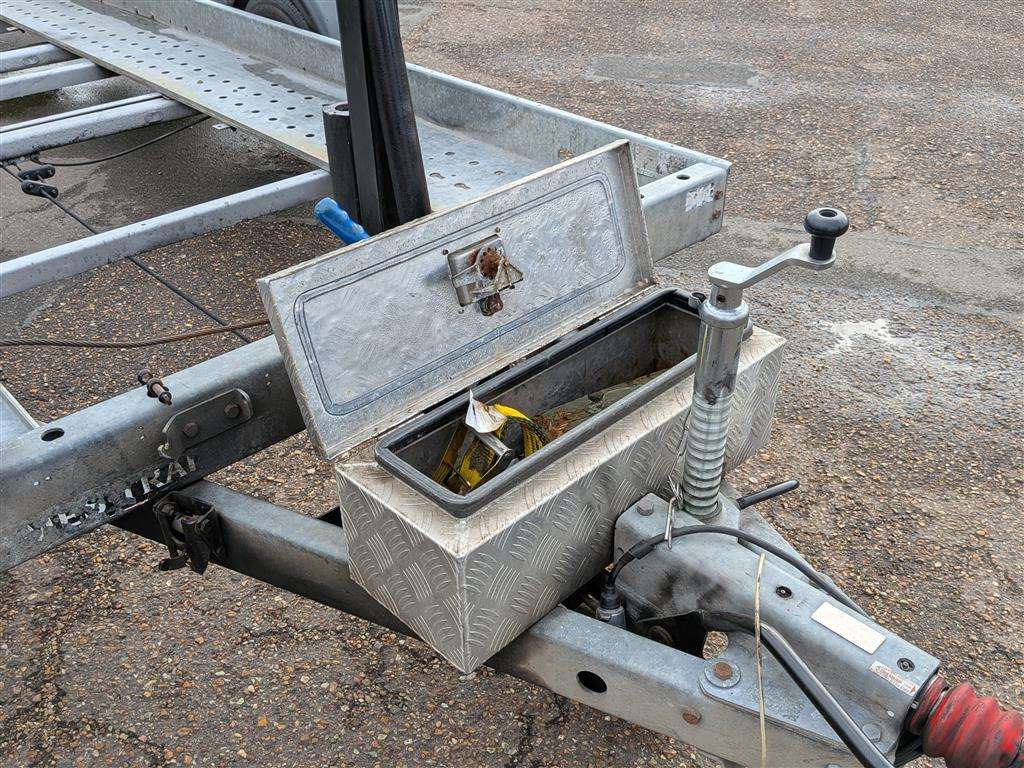 <p>BRIAN JAMES TILT BED TRAILER</p>
