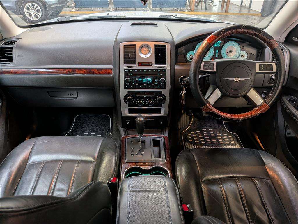 <p>2010 CHRYSLER 300C SR CRD AUTO</p>