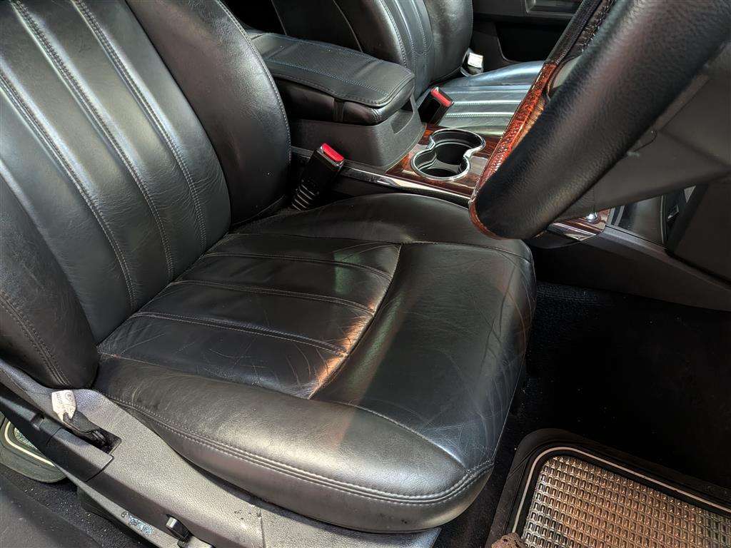 <p>2010 CHRYSLER 300C SR CRD AUTO</p>