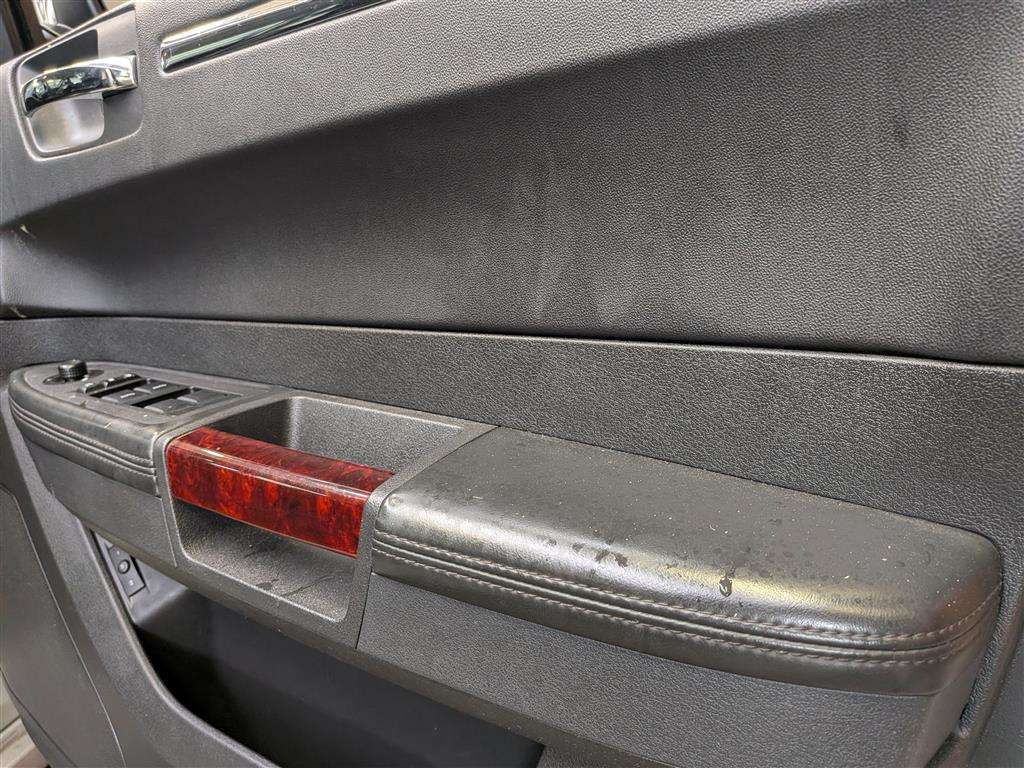 <p>2010 CHRYSLER 300C SR CRD AUTO</p>