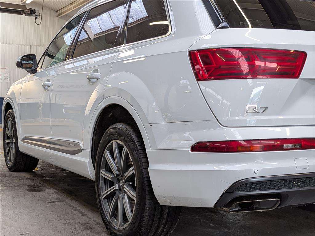 <p>2016 AUDI Q7 S LINE TDI QUATTRO AUT</p>