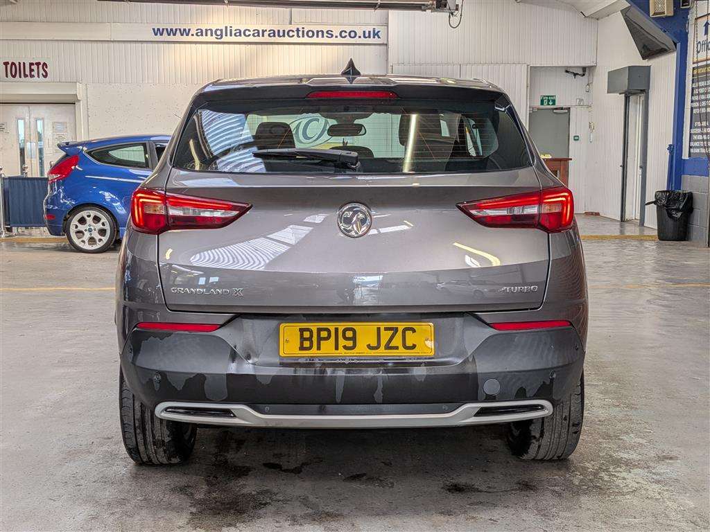 <p>2019 VAUXHALL GRANDLAND X TECH LINE NAV</p>