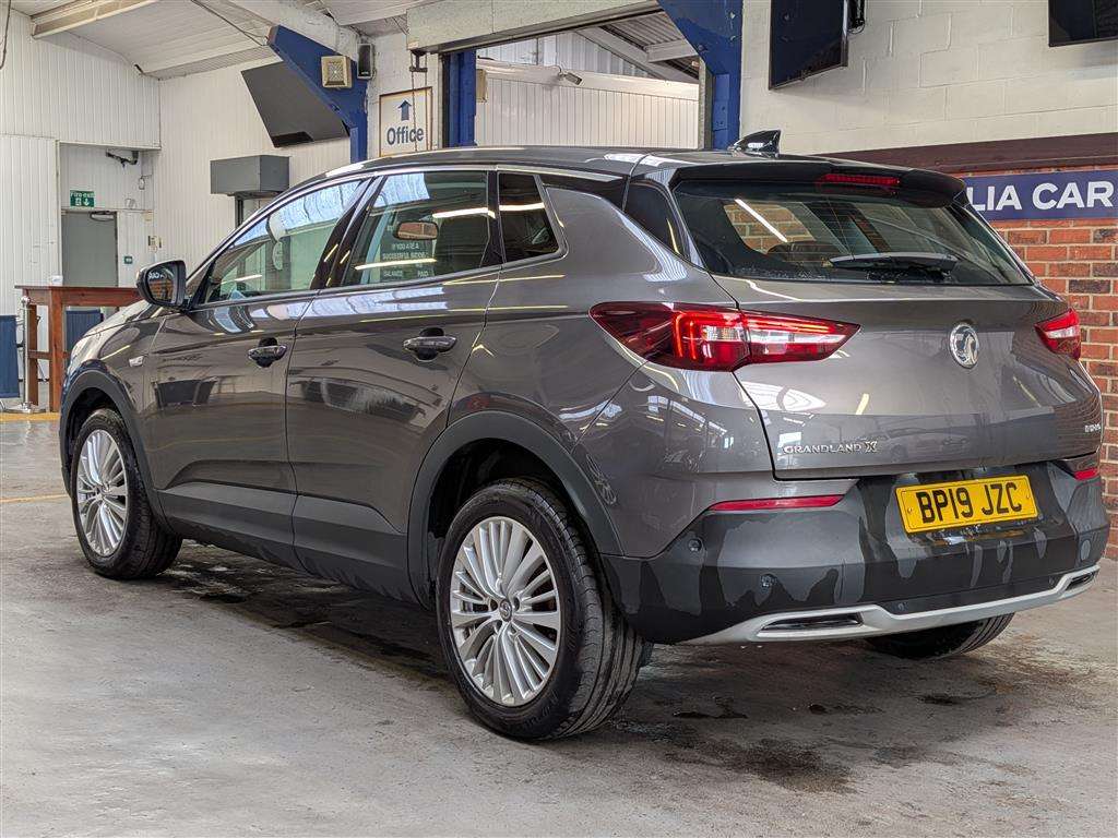 <p>2019 VAUXHALL GRANDLAND X TECH LINE NAV</p>