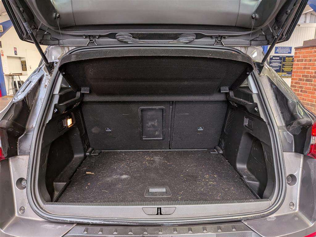<p>2019 VAUXHALL GRANDLAND X TECH LINE NAV</p>
