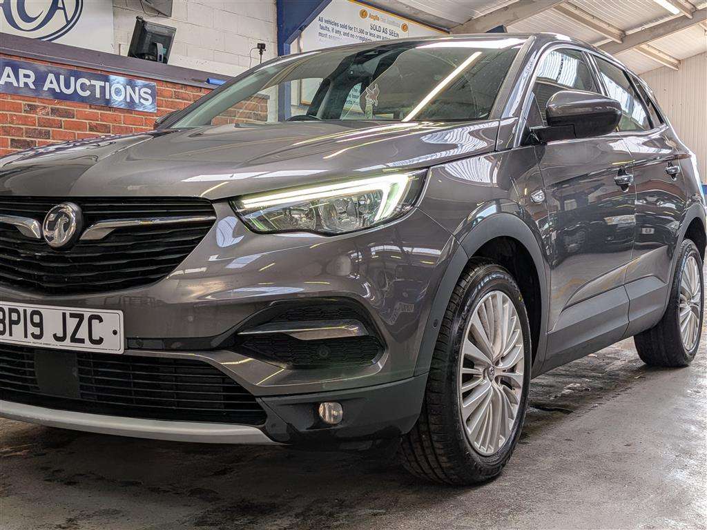 <p>2019 VAUXHALL GRANDLAND X TECH LINE NAV</p>