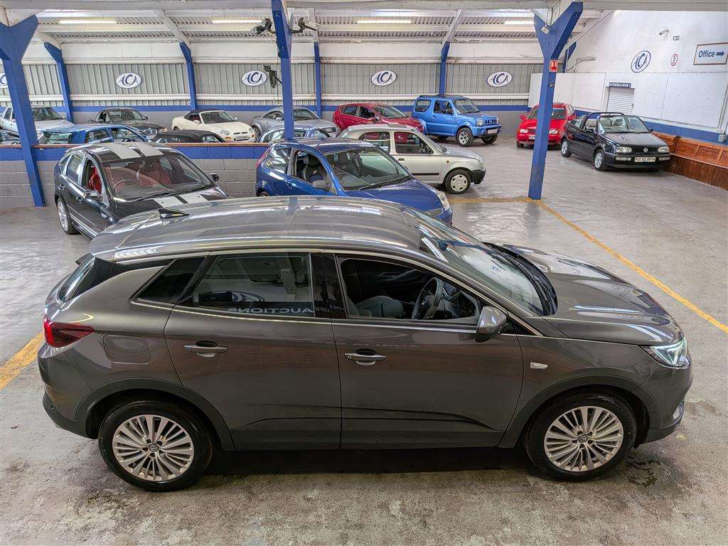 <p>2019 VAUXHALL GRANDLAND X TECH LINE NAV</p>