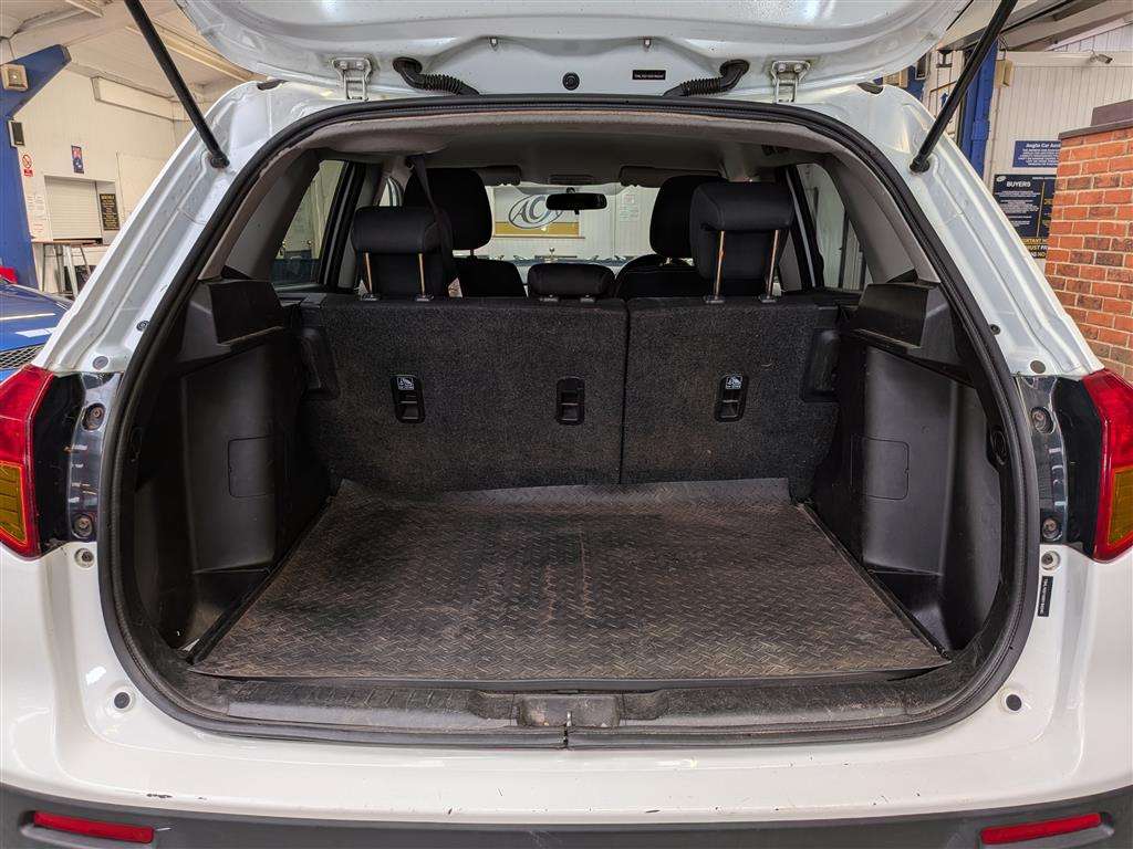 <p>2016 SUZUKI VITARA SZ-T</p>