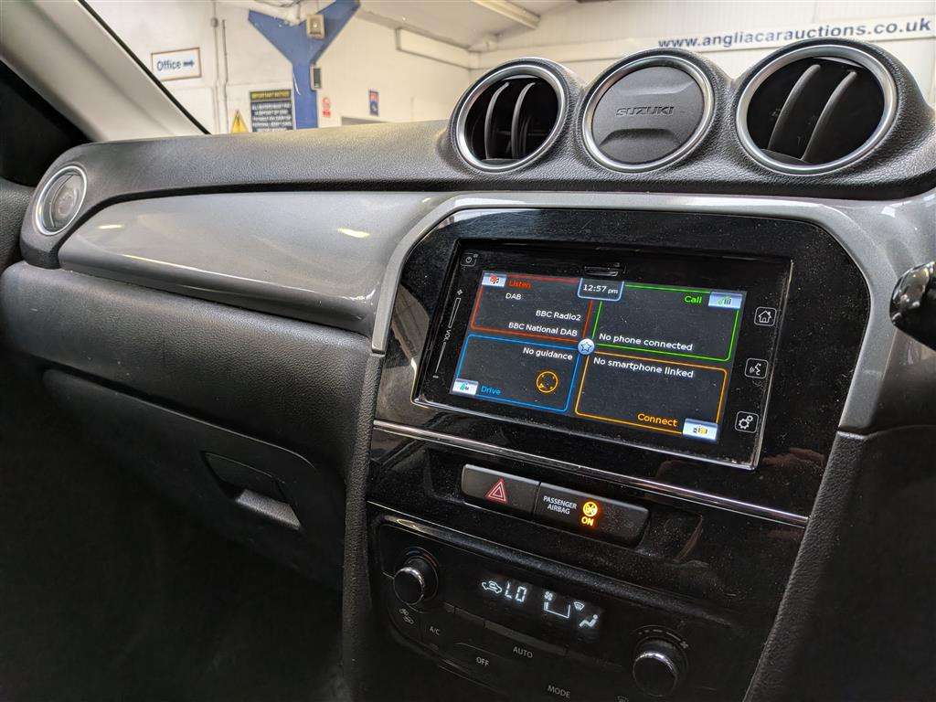 <p>2016 SUZUKI VITARA SZ-T</p>