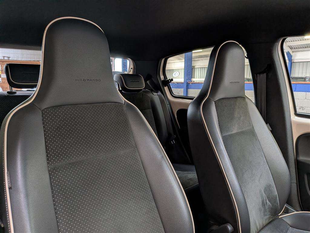 <p>2016 SEAT MII BY MANGO</p>