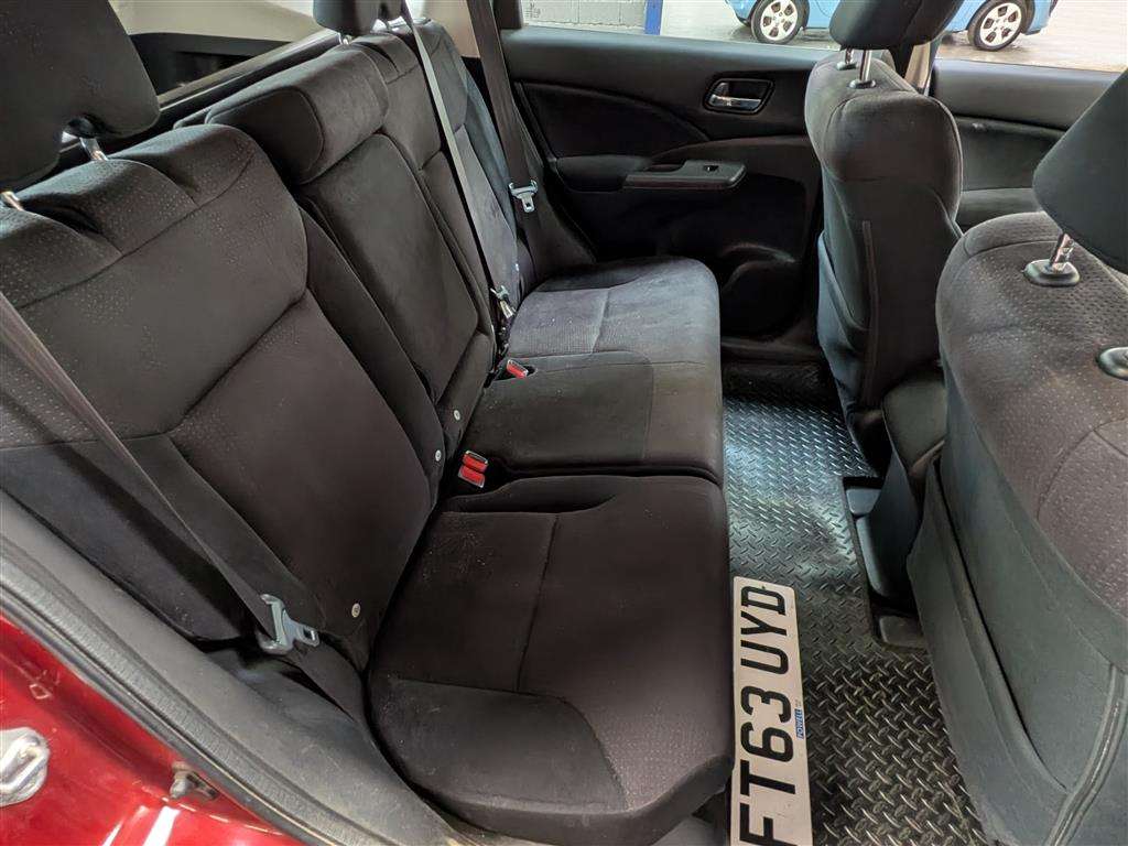 <p>2014 HONDA CR-V S I-VTEC 4X2</p>