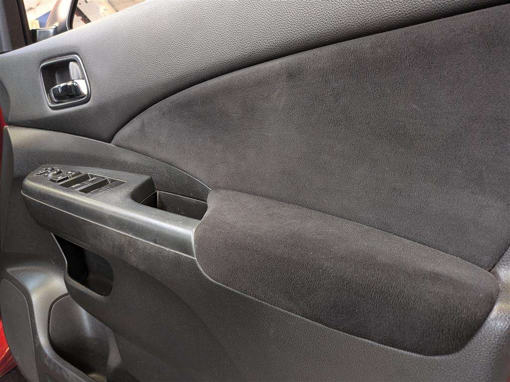 <p>2014 HONDA CR-V S I-VTEC 4X2</p>