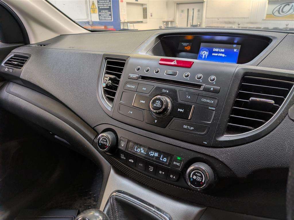 <p>2014 HONDA CR-V S I-VTEC 4X2</p>