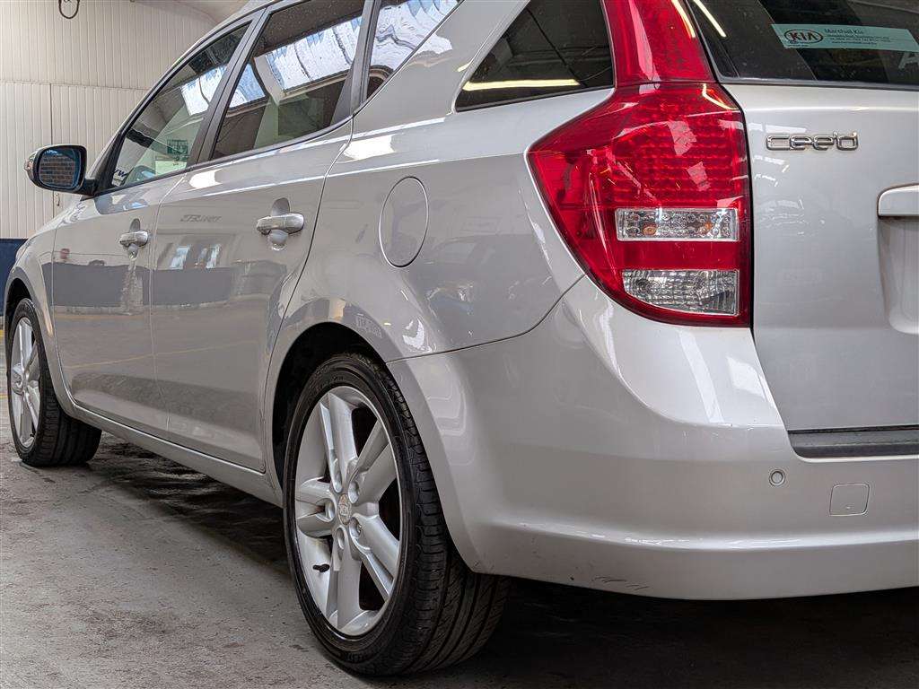 <p>2012 KIA CEED 4 CRDI</p>