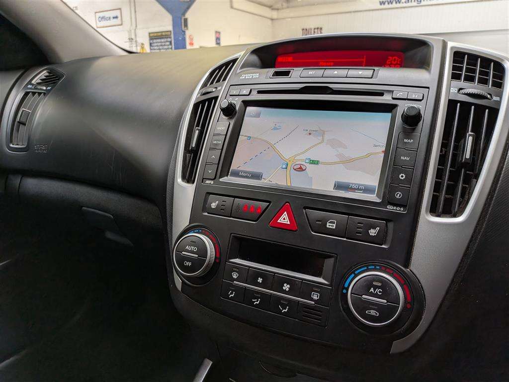 <p>2012 KIA CEED 4 CRDI</p>