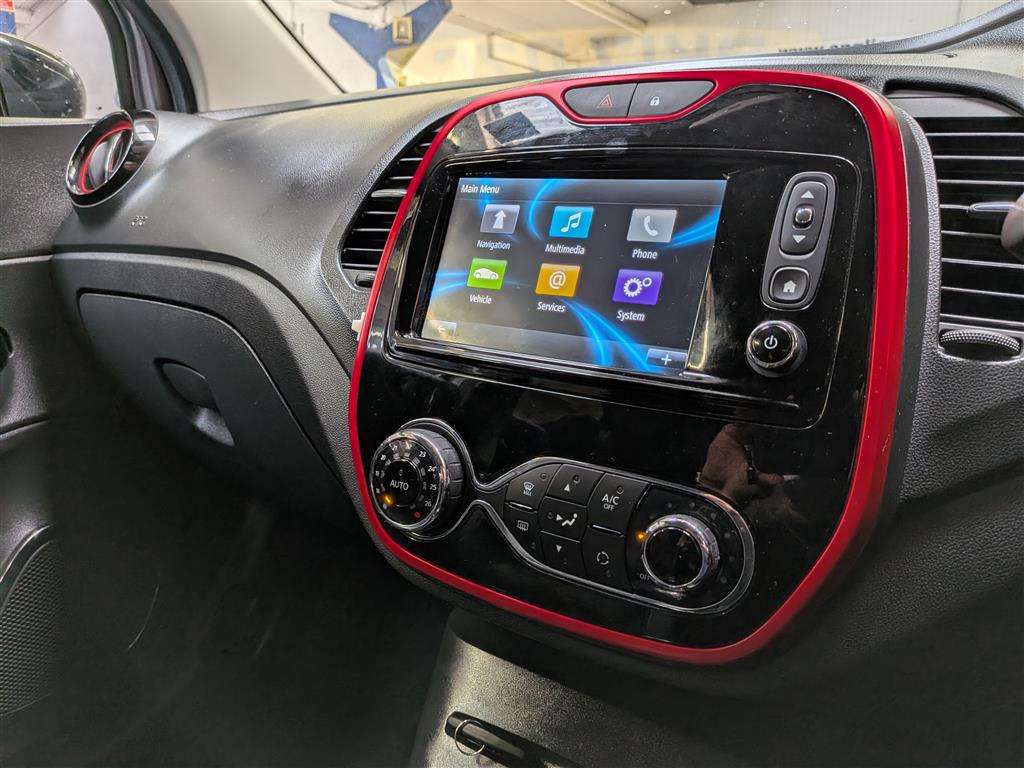 <p>2017 RENAULT CAPTUR SIGNATURE NAV DCI</p>