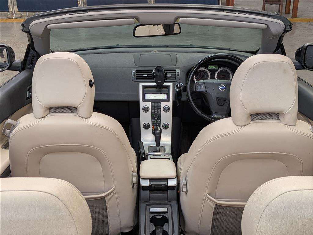 <p>2010 VOLVO C70 SE D3 AUTO</p>