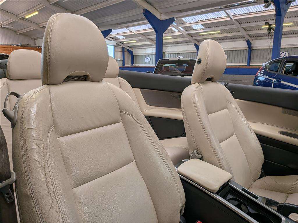<p>2010 VOLVO C70 SE D3 AUTO</p>