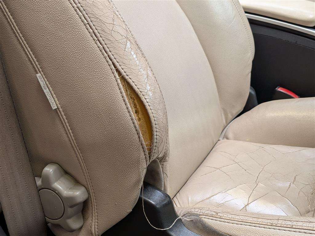 <p>2010 VOLVO C70 SE D3 AUTO</p>