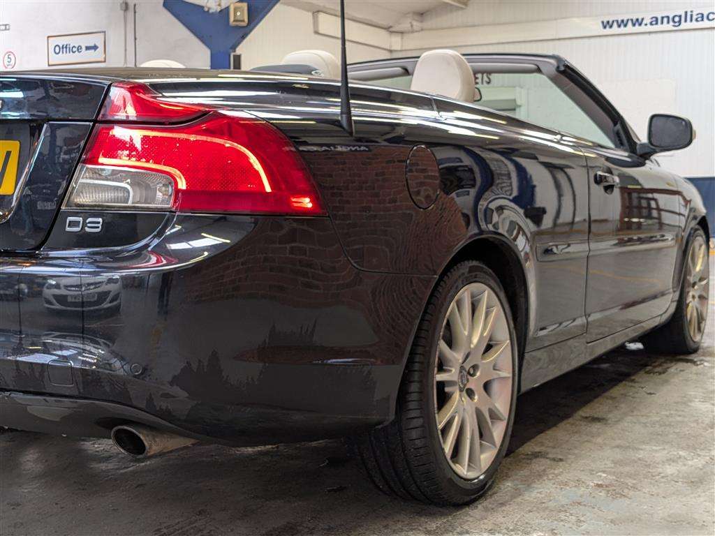 <p>2010 VOLVO C70 SE D3 AUTO</p>