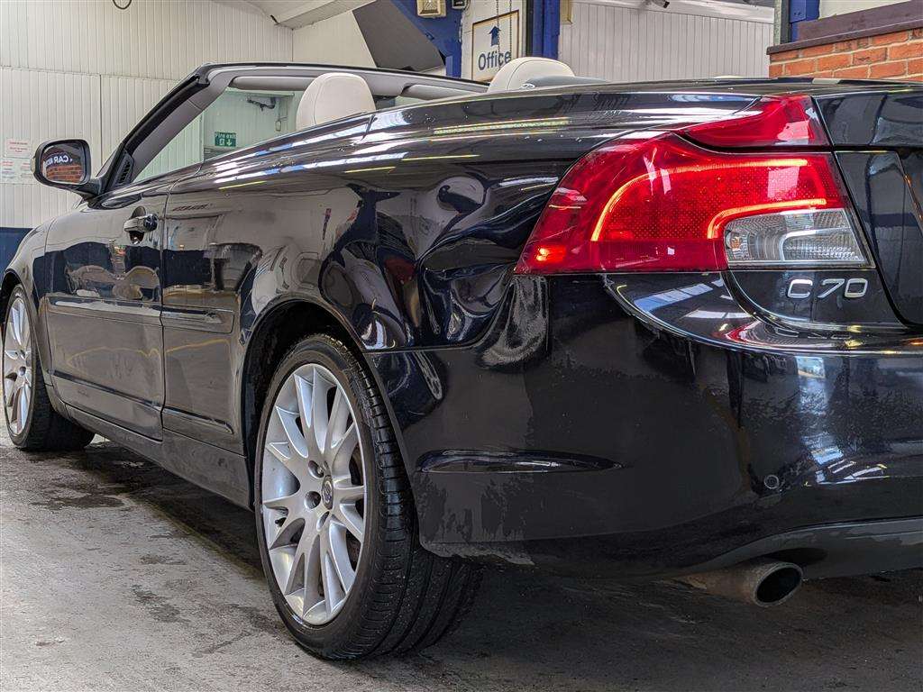 <p>2010 VOLVO C70 SE D3 AUTO</p>
