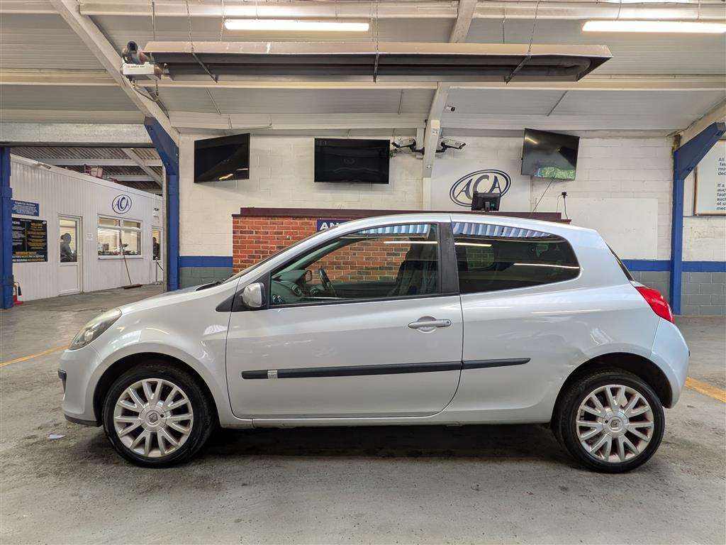 <p>2006 RENAULT CLIO DYNAMIQUE S</p>