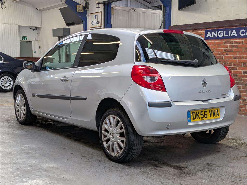 <p>2006 RENAULT CLIO DYNAMIQUE S</p>