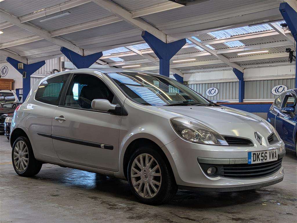 <p>2006 RENAULT CLIO DYNAMIQUE S</p>