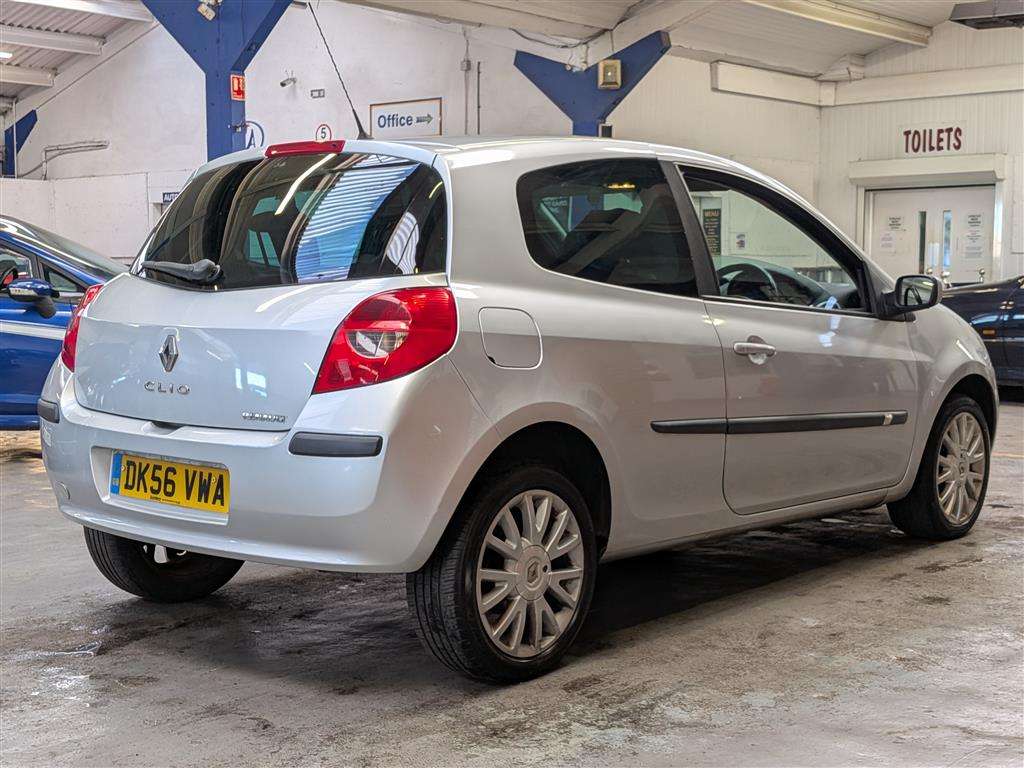 <p>2006 RENAULT CLIO DYNAMIQUE S</p>