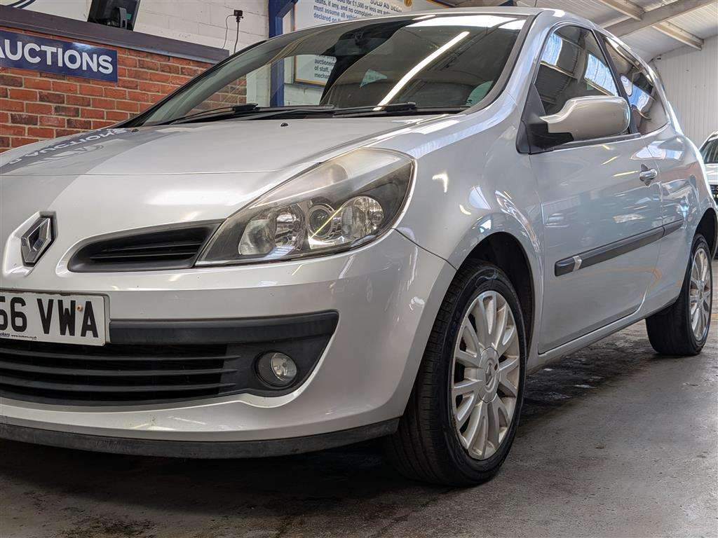 <p>2006 RENAULT CLIO DYNAMIQUE S</p>