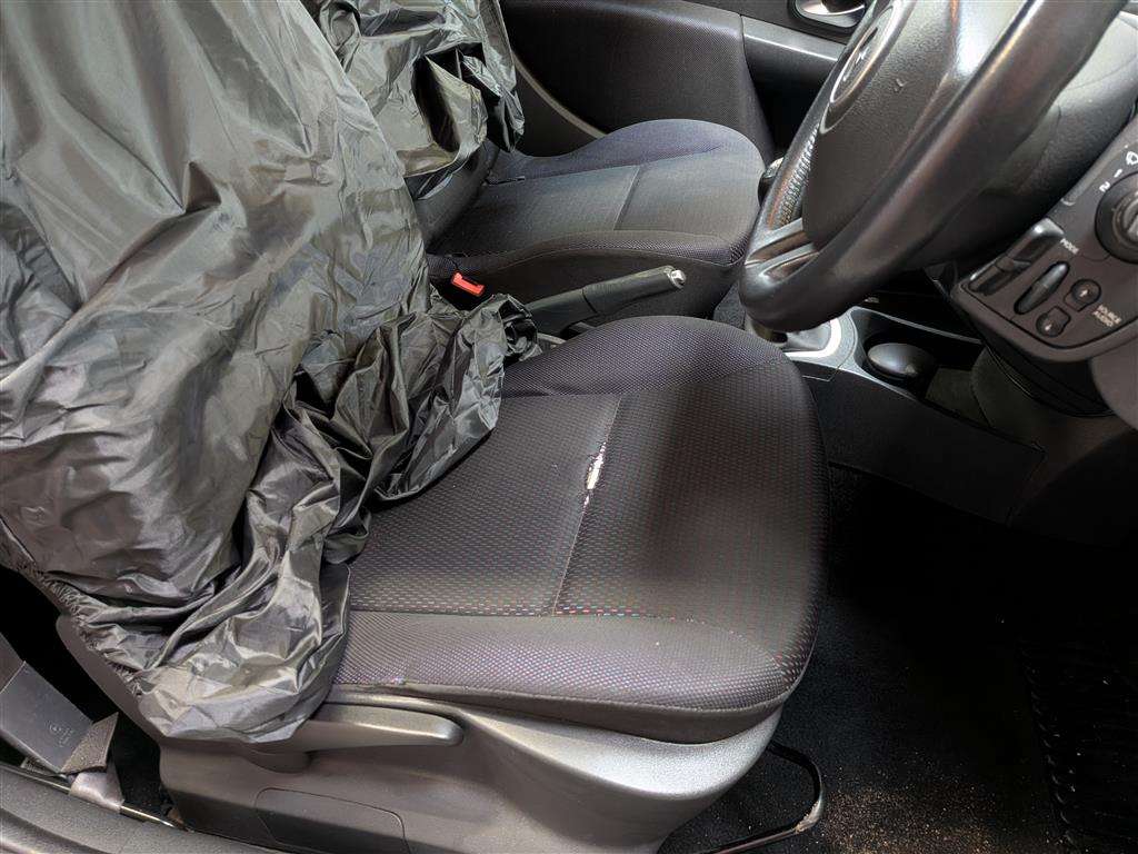 <p>2006 RENAULT CLIO DYNAMIQUE S</p>
