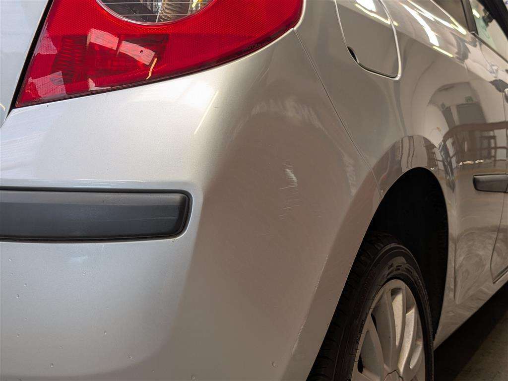 <p>2006 RENAULT CLIO DYNAMIQUE S</p>