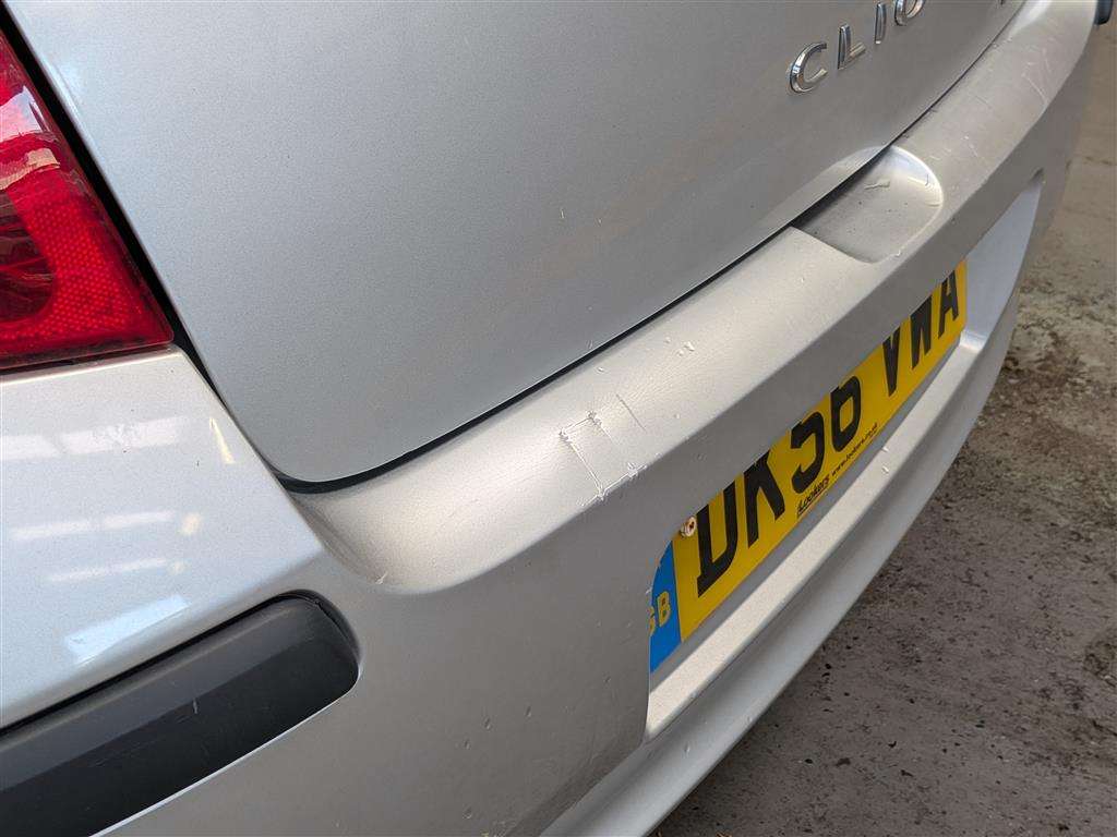 <p>2006 RENAULT CLIO DYNAMIQUE S</p>