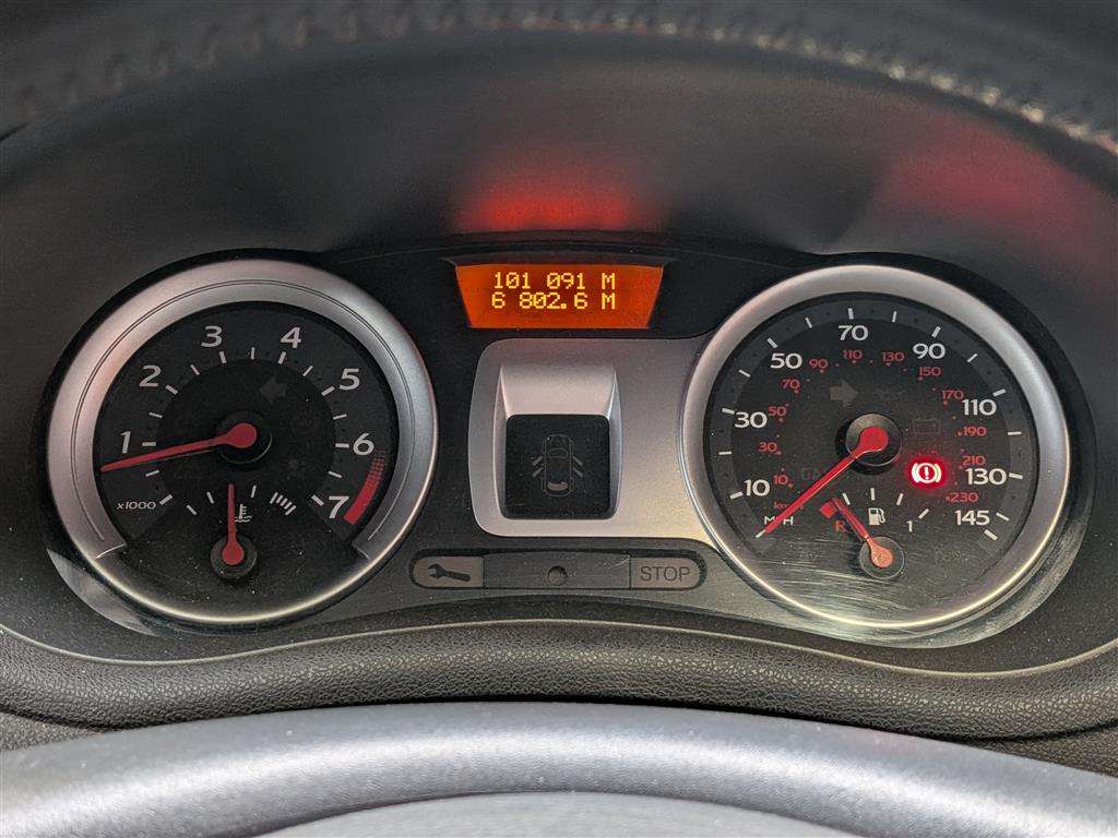 <p>2006 RENAULT CLIO DYNAMIQUE S</p>