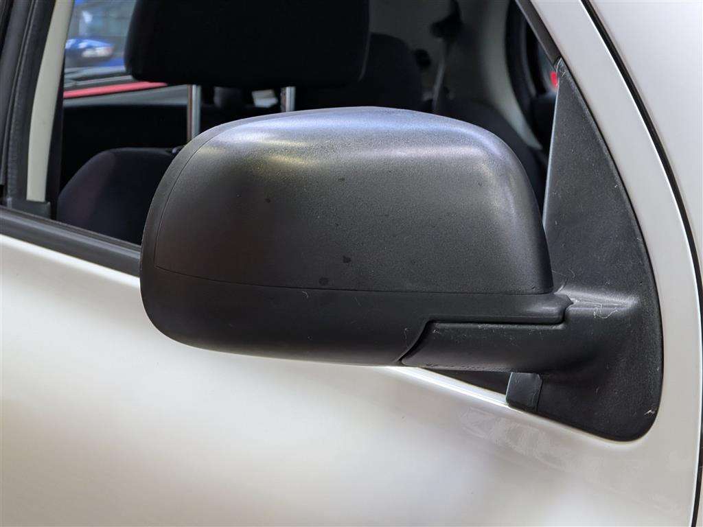 <p>2013 NISSAN MICRA VISIA</p>