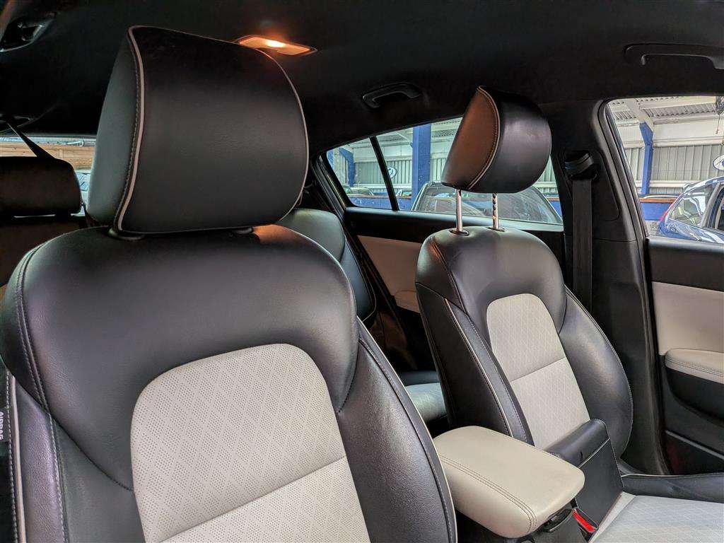 <p>2016 KIA SPORTAGE GT-LINE</p>
