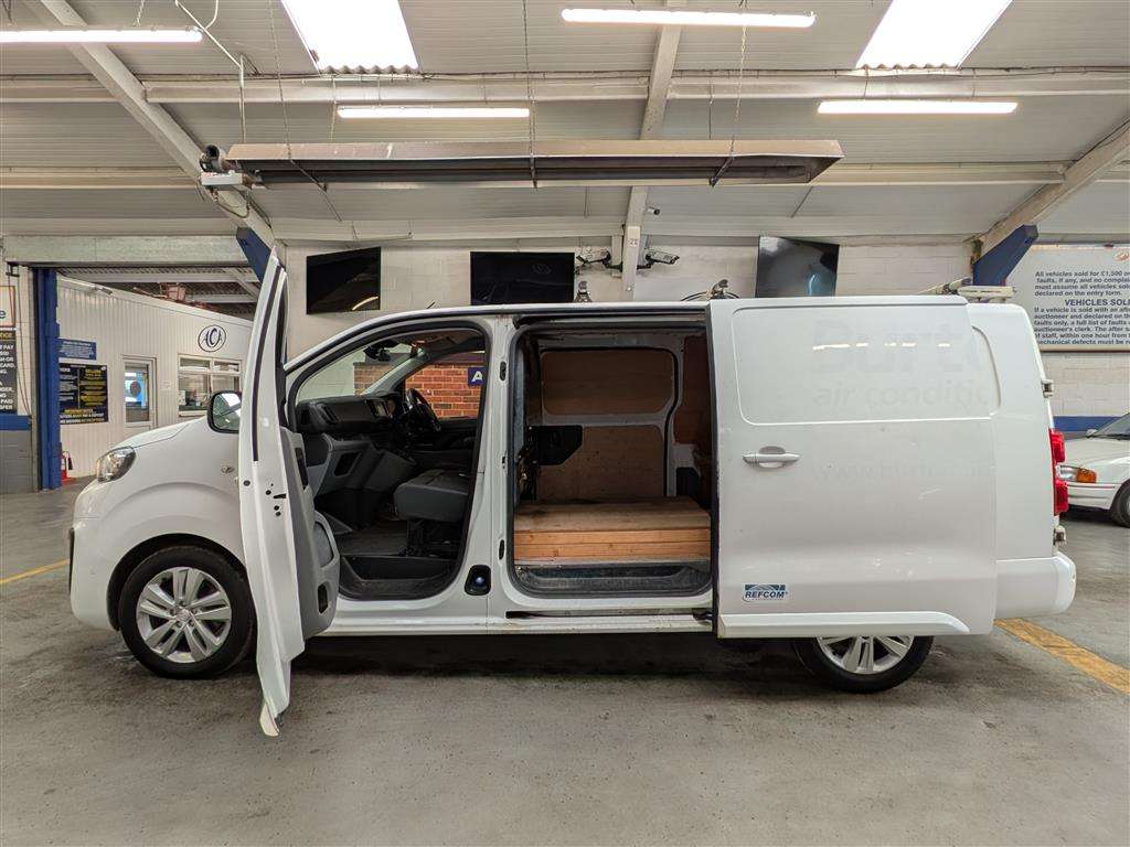 <p>2018 PEUGEOT EXPERT PRO + LONG BLUE HD</p>