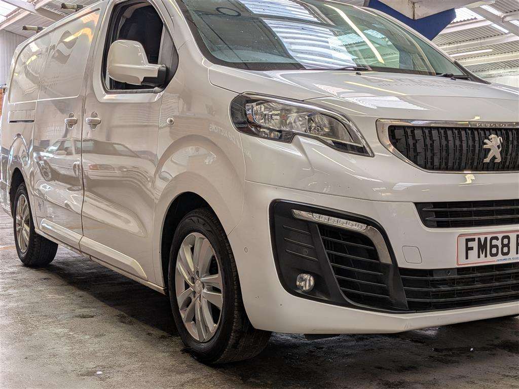 <p>2018 PEUGEOT EXPERT PRO + LONG BLUE HD</p>