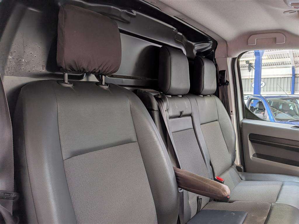 <p>2018 PEUGEOT EXPERT PRO + LONG BLUE HD</p>
