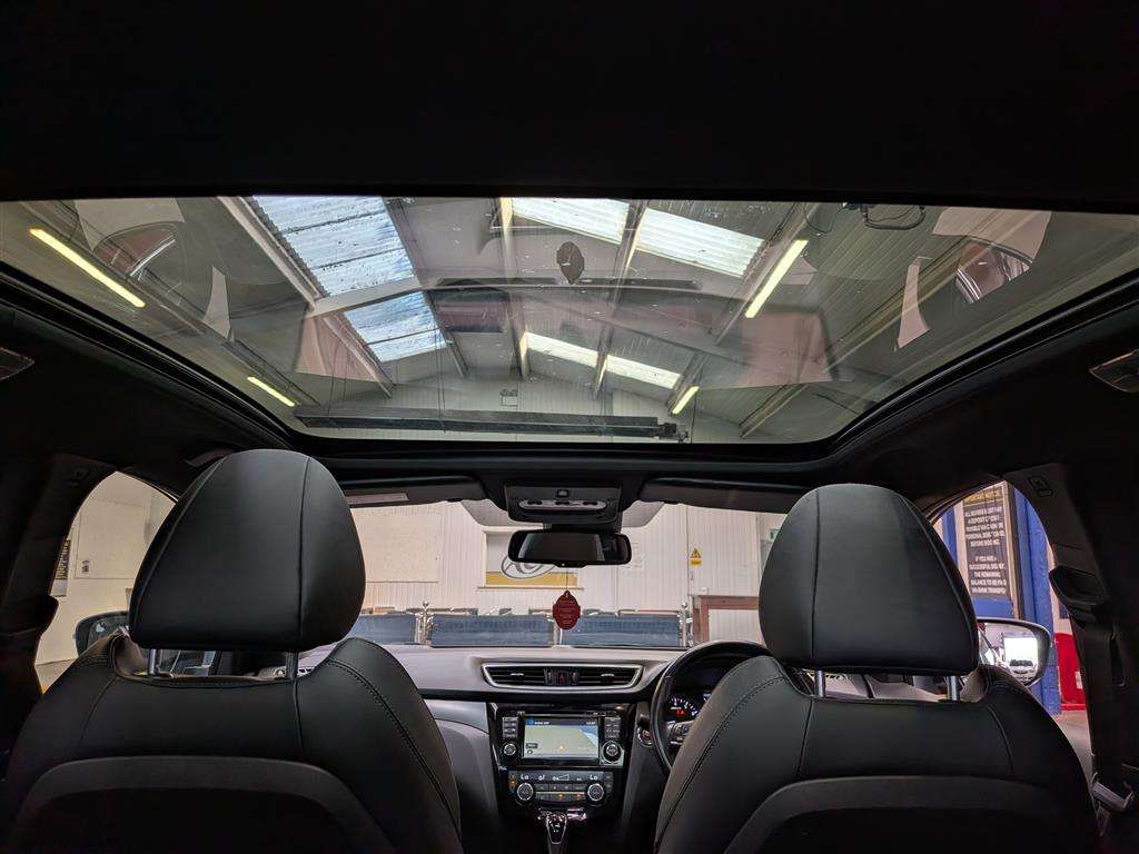 <p>2017 NISSAN QASHQAI TEKNA + DIG-T CVT</p>