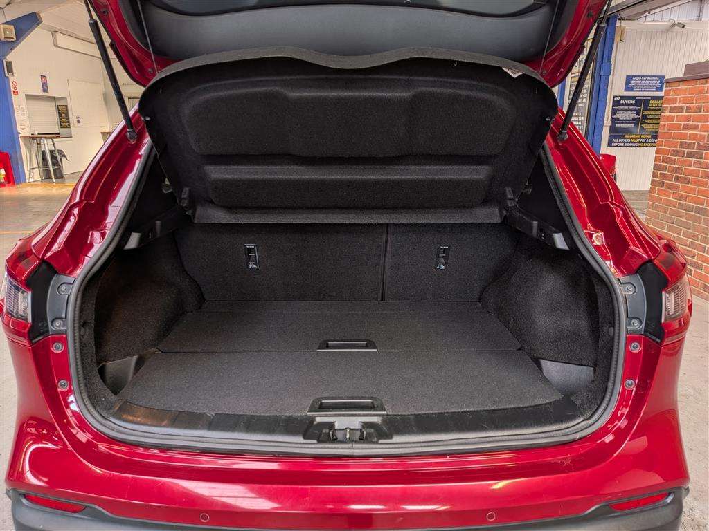 <p>2017 NISSAN QASHQAI TEKNA + DIG-T CVT</p>