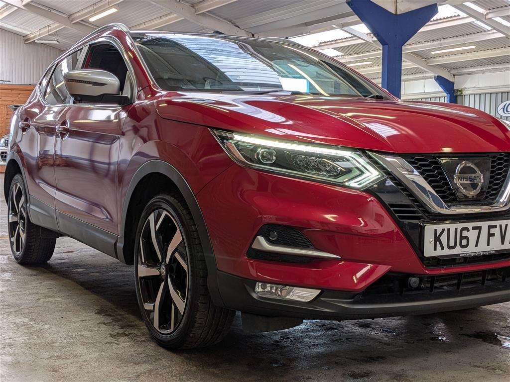 <p>2017 NISSAN QASHQAI TEKNA + DIG-T CVT</p>
