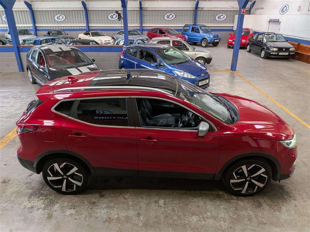 <p>2017 NISSAN QASHQAI TEKNA + DIG-T CVT</p>