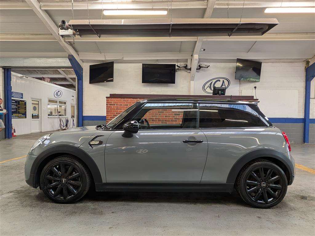 <p>2014 MINI COOPER S AUTO</p>