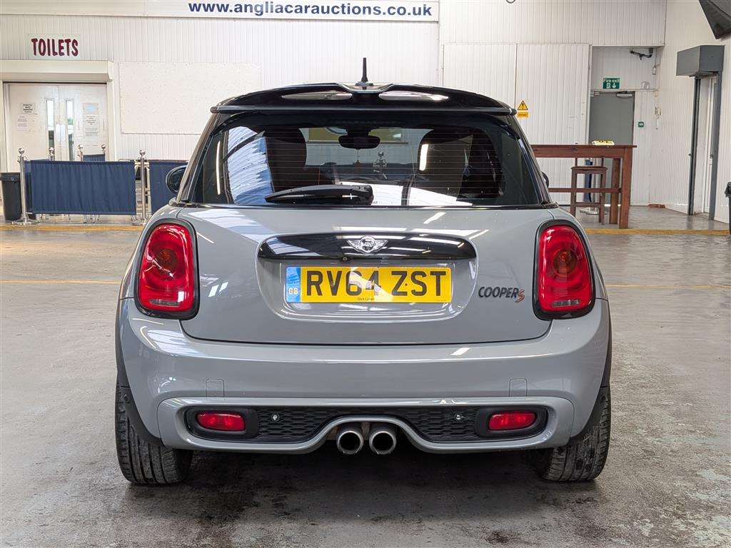 <p>2014 MINI COOPER S AUTO</p>