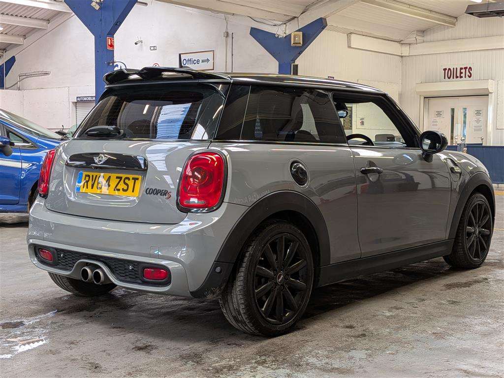 <p>2014 MINI COOPER S AUTO</p>