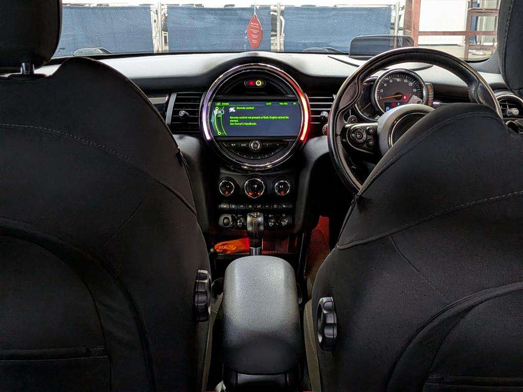 <p>2014 MINI COOPER S AUTO</p>