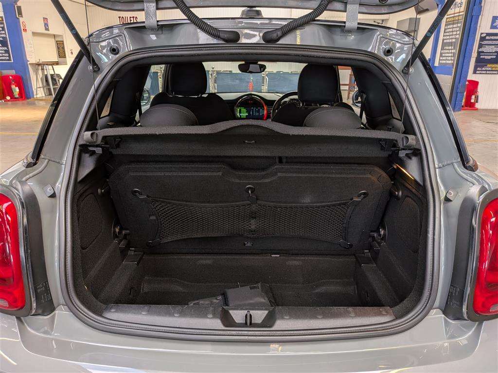 <p>2014 MINI COOPER S AUTO</p>