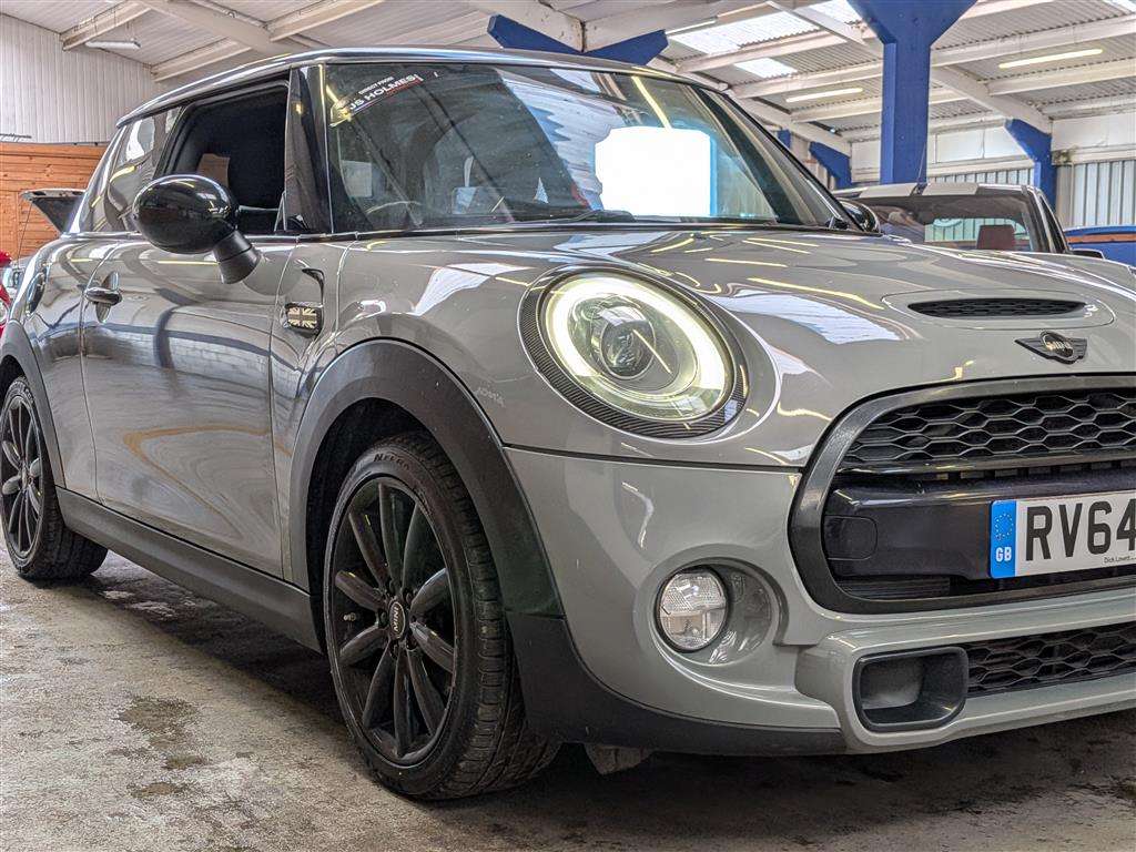 <p>2014 MINI COOPER S AUTO</p>