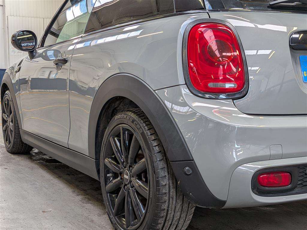 <p>2014 MINI COOPER S AUTO</p>