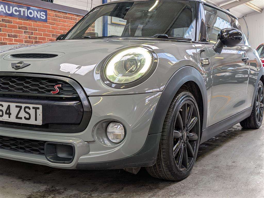 <p>2014 MINI COOPER S AUTO</p>